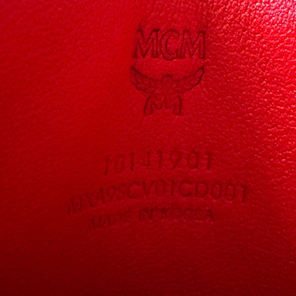 MCM monogrammed Card Holder with BOX And dusty.  Giftable - Picture 7 of 7